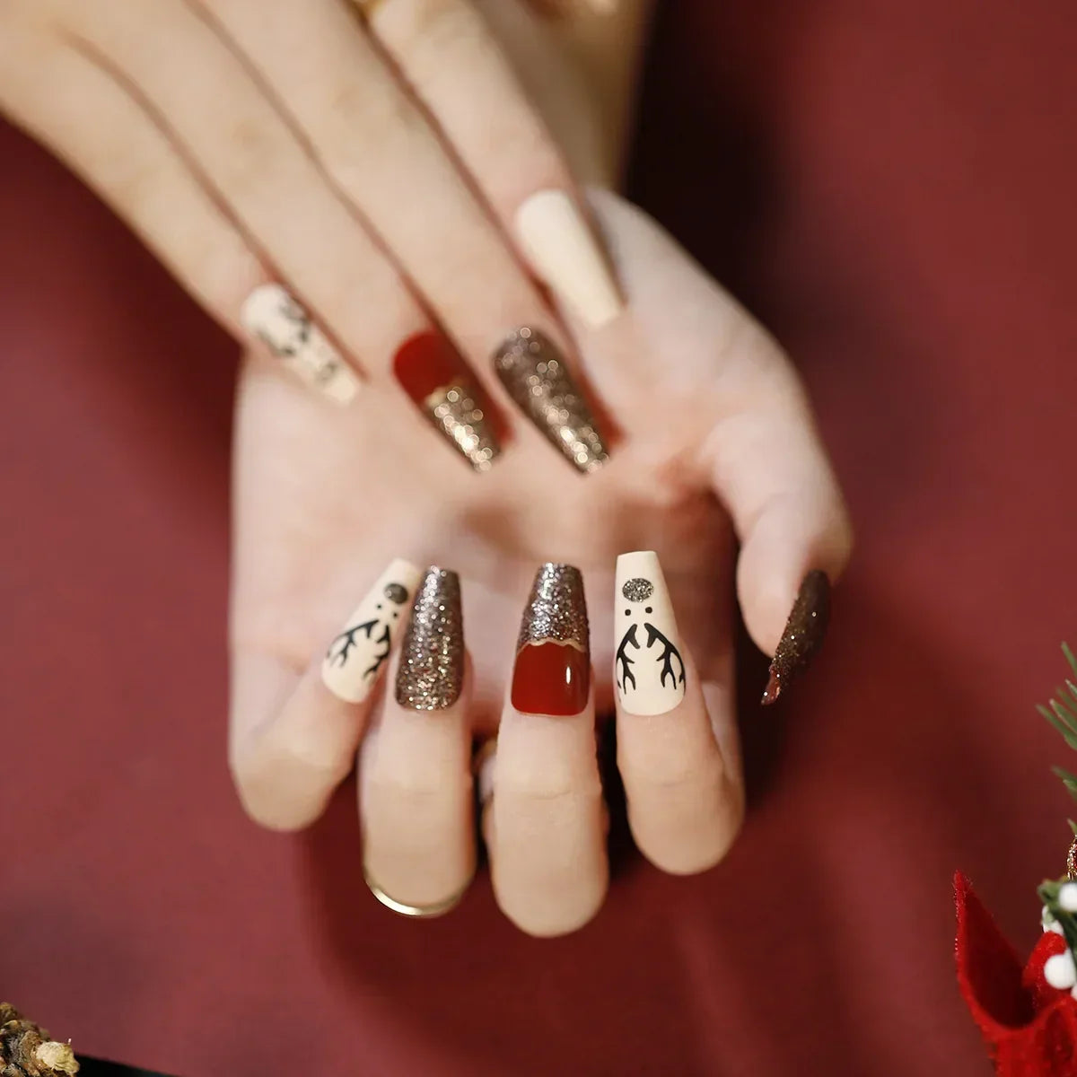 Gold Powder Christmas Fake Nails-26