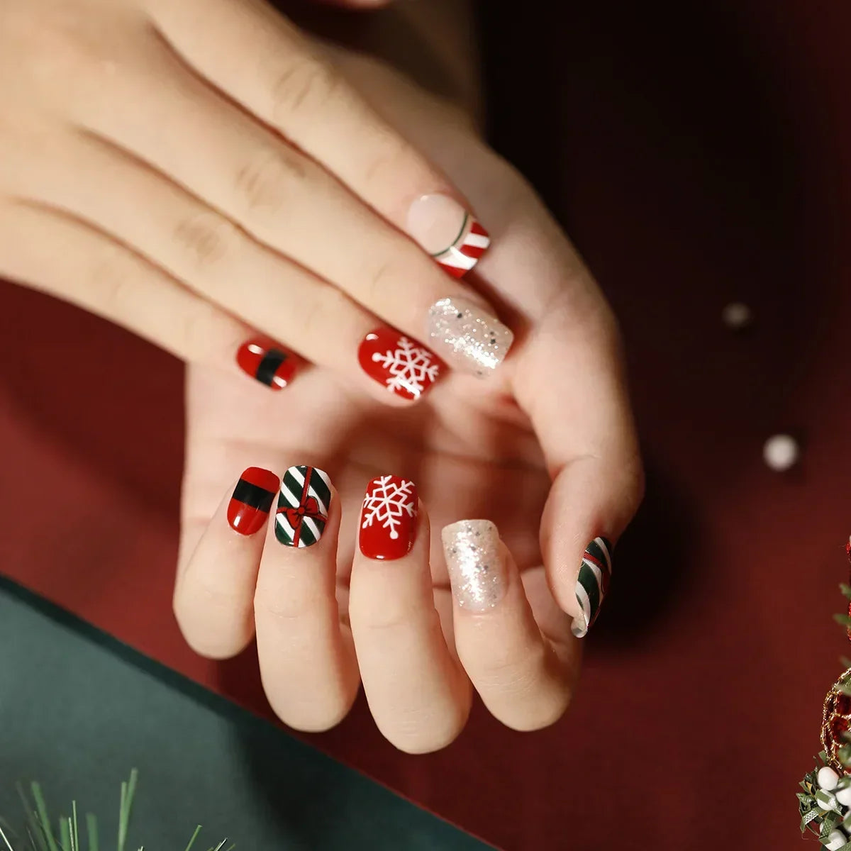 Gold Powder Christmas Fake Nails-39