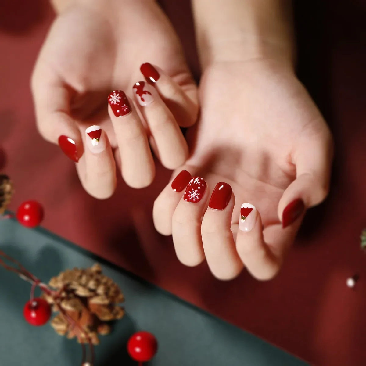 Gold Powder Christmas Fake Nails-42