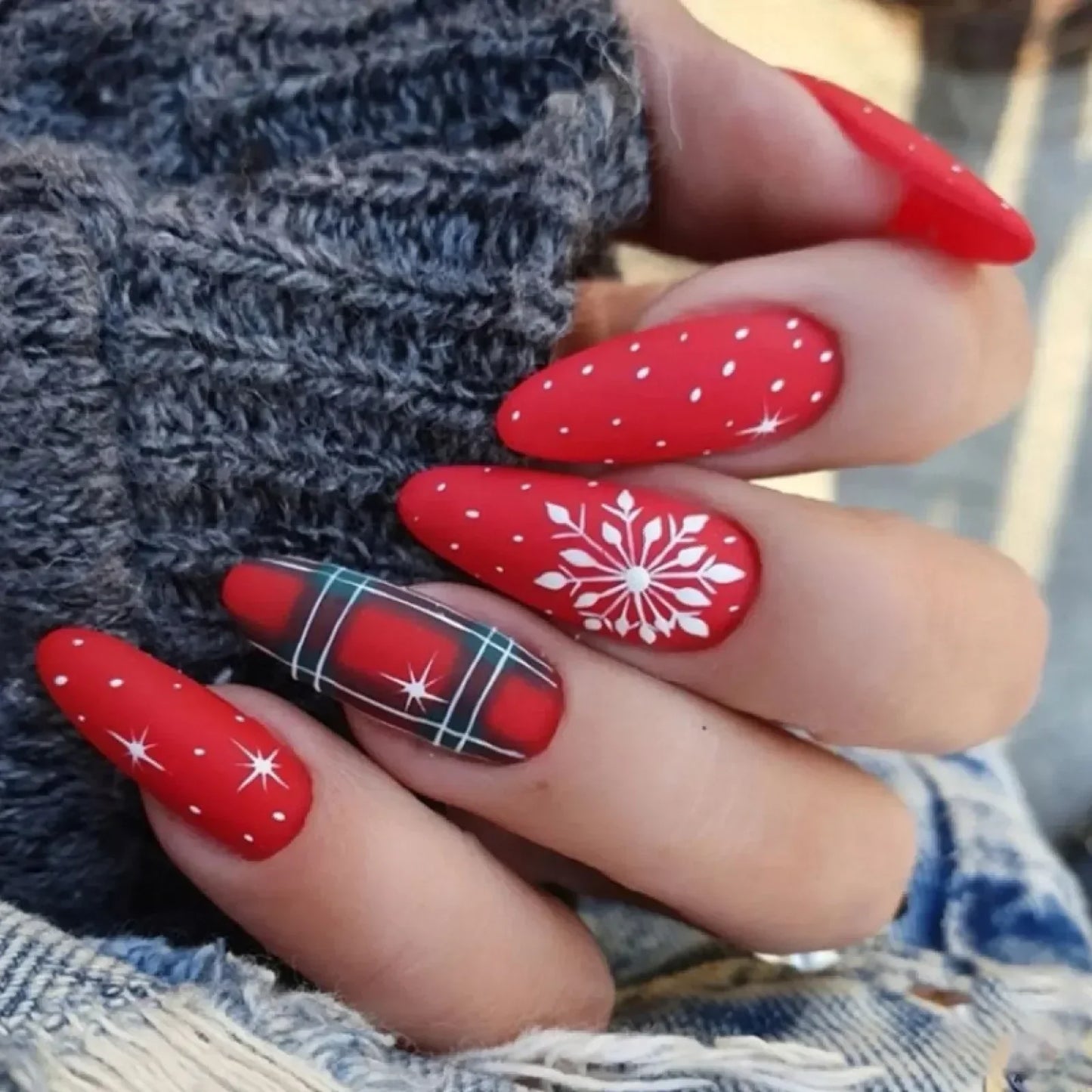 Gold Powder Christmas Fake Nails-35
