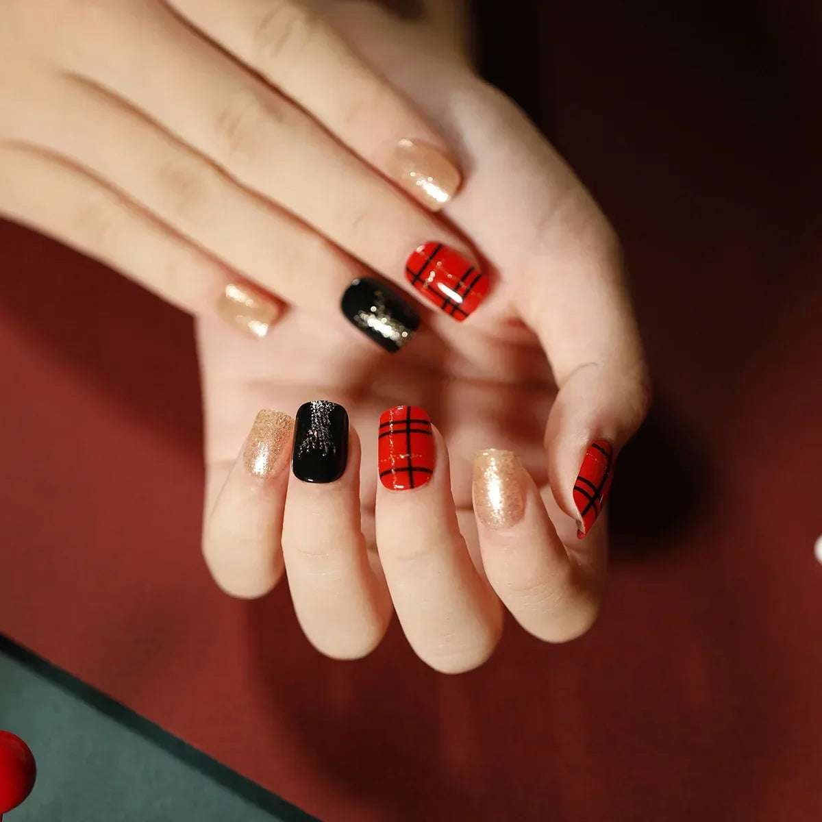 Gold Powder Christmas Fake Nails-38